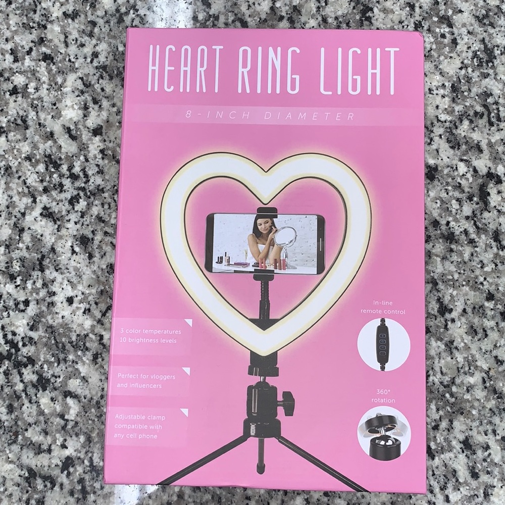 NIB 8” heart shaped ring light